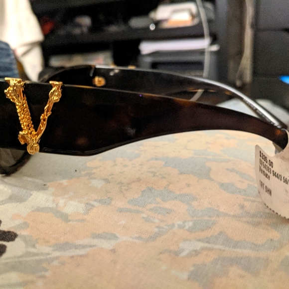 Versace sunglasses for women - Picture 3 of 6